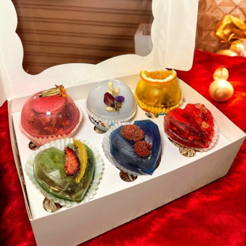 ЧАЙНІ БОМБОЧКИ РУЧНОЇ РОБОТИ В ПОДАРУНКОВІЙ УПАКОВЦІ