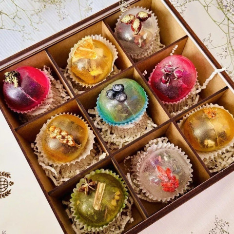 ЧАЙНІ БОМБОЧКИ РУЧНОЇ РОБОТИ В ПОДАРУНКОВІЙ УПАКОВЦІ